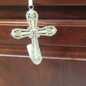 NWT beautiful Lenox cross